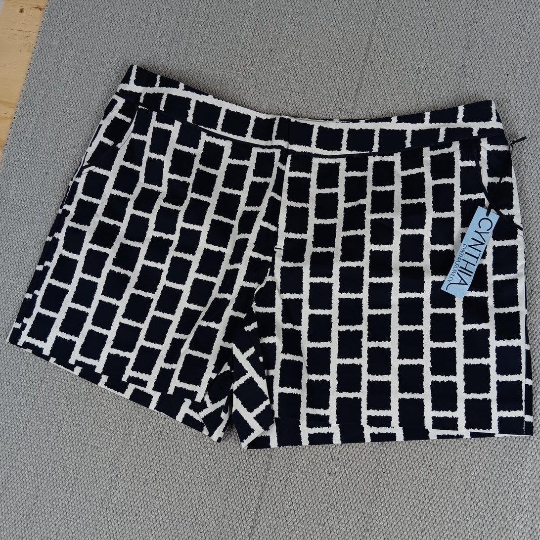 Cynthia Rowley Shorts Women's 16 36x4 Navy/White Stretch Floral Graphic Print — image 2 of 8